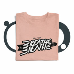 Folded-T-Shirt_breathe_graffiti_gammelrosa